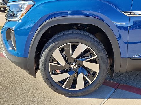 New 2026 Volkswagen Atlas Cross Sport SE image 6