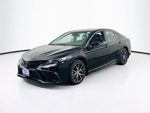 Used 2023 Toyota Camry SE w/ Cold Weather Package AWD/4WD image 1