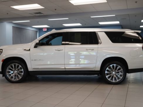 Used 2021 GMC Yukon XL Denali AWD/4WD image 2