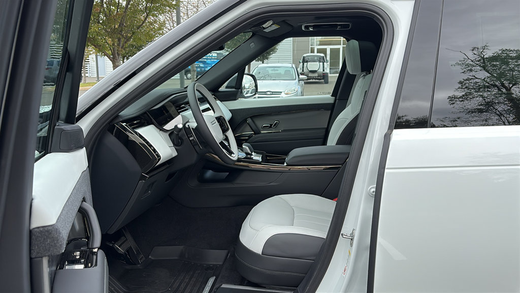 New 2027 Land Rover Range Rover Sport Dynamic SE AWD/4WD image 12