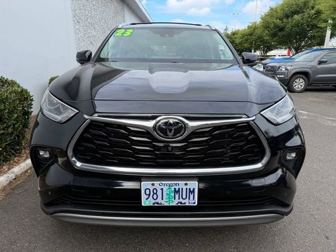 Used 2023 Toyota Highlander Platinum AWD/4WD image 4