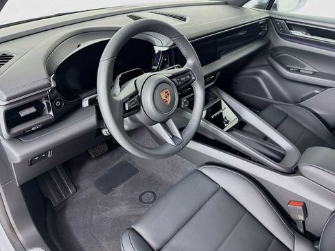 New 2026 Porsche Macan Electric RWD image 4