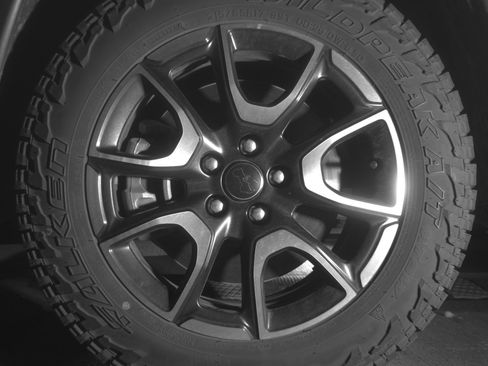 Used 2025 Jeep Compass Trailhawk image 12