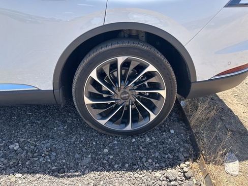 Used 2024 Lincoln Aviator Reserve w/ Equipment Group 201A RWD image 4