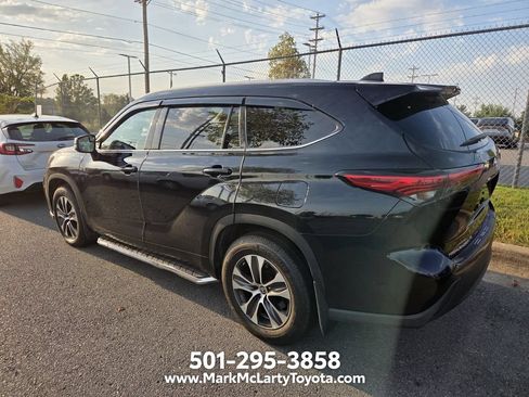 Used 2022 Toyota Highlander XLE AWD/4WD image 5