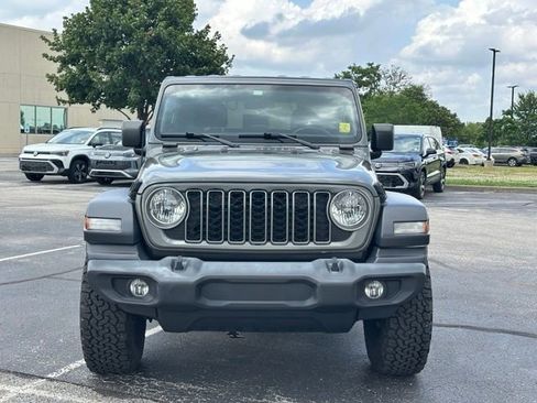 Used 2019 Jeep Wrangler Sport AWD/4WD image 2