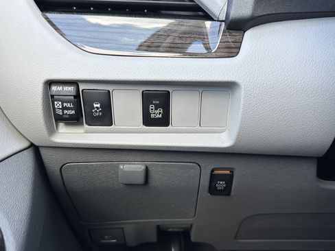 Used 2017 Toyota Sienna XLE FWD image 12