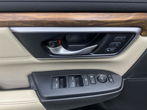 Used 2018 Honda CR-V Touring image 19