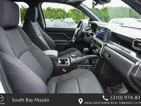 Used 2025 Toyota Tacoma SR5 AWD/4WD image 16
