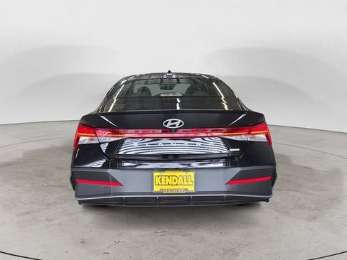 Used 2025 Hyundai Elantra SEL FWD image 4