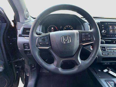 Used 2025 Honda Ridgeline Sport image 11