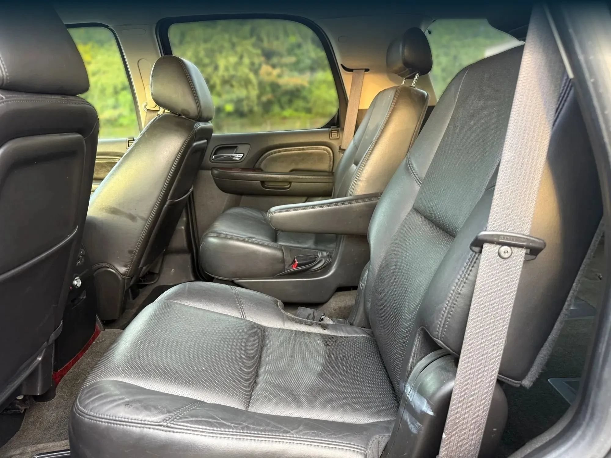 Used 2010 Cadillac Escalade AWD image 25