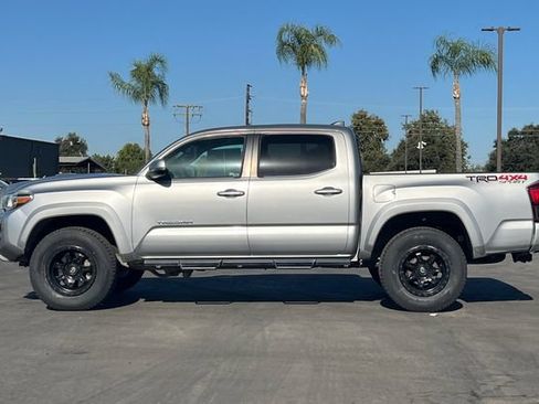 Used 2019 Toyota Tacoma TRD Sport w/ Technology Package AWD/4WD image 7