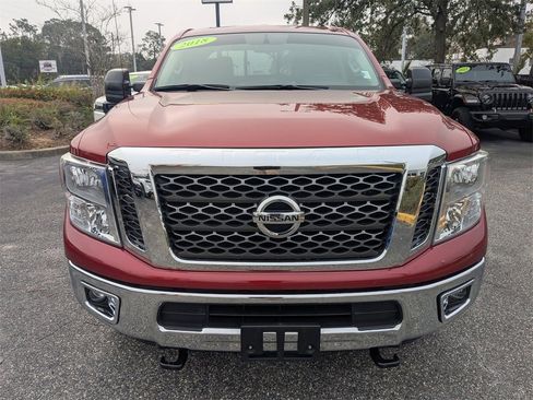 Used 2018 Nissan Titan SV image 9