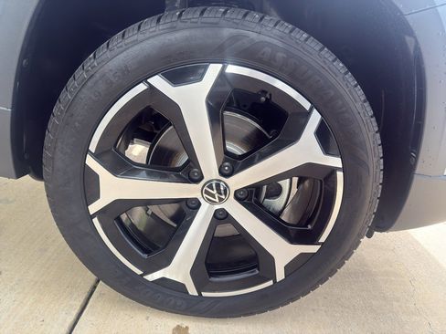 New 2026 Volkswagen Taos SEL image 19