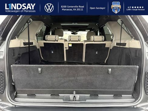 Used 2017 Land Rover Discovery HSE image 11