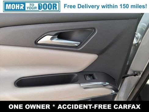 Used 2025 Chevrolet Traverse LT image 32