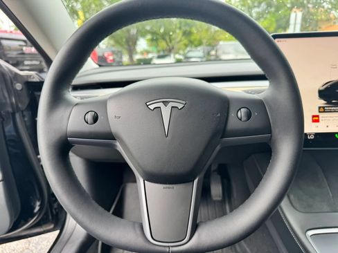 Used 2022 Tesla Model 3 Long Range AWD/4WD image 23