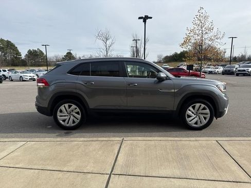 Used 2020 Volkswagen Atlas Cross Sport SE w/ Towing Package image 5