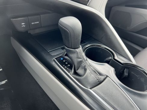Used 2018 Toyota Camry LE FWD image 21