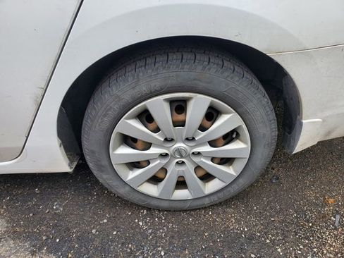 Used 2019 Nissan Sentra S FWD image 5