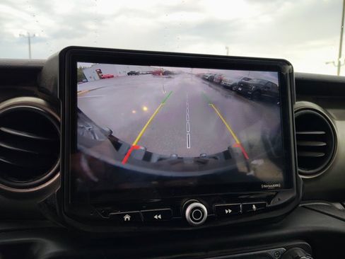 Used 2019 Jeep Wrangler Unlimited Sport S AWD/4WD image 4