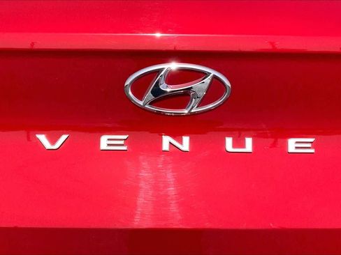 Used 2025 Hyundai Venue SEL image 29