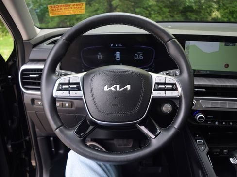 Used 2024 Kia Telluride EX w/ EX Captain's Chair Package AWD/4WD image 4