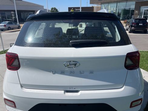 New 2025 Hyundai Venue Limited image 4