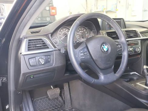 Used 2018 BMW 320i Sedan w/ Convenience Package image 19