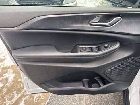 New 2025 Jeep Grand Cherokee Altitude image 10