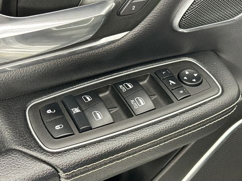 Used 2023 RAM 1500 Laramie AWD/4WD image 18