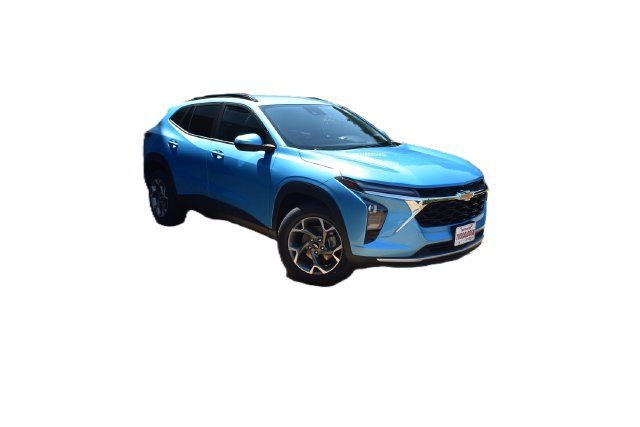 Used 2025 Chevrolet Trax LT w/ Driver Confidence Package FWD image 2