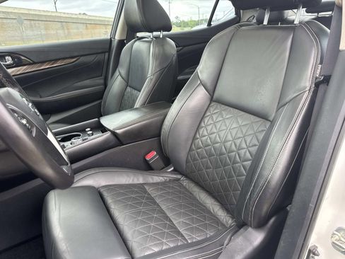 Used 2016 Nissan Maxima Platinum FWD image 14
