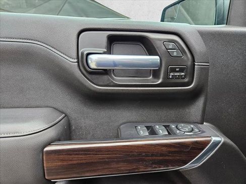 Used 2020 GMC Sierra 1500 SLT RWD image 25