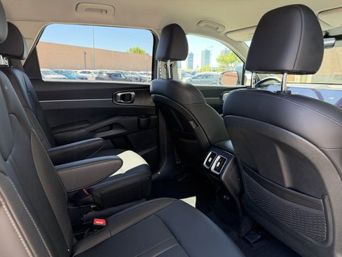 Used 2025 Kia Sorento EX FWD image 39
