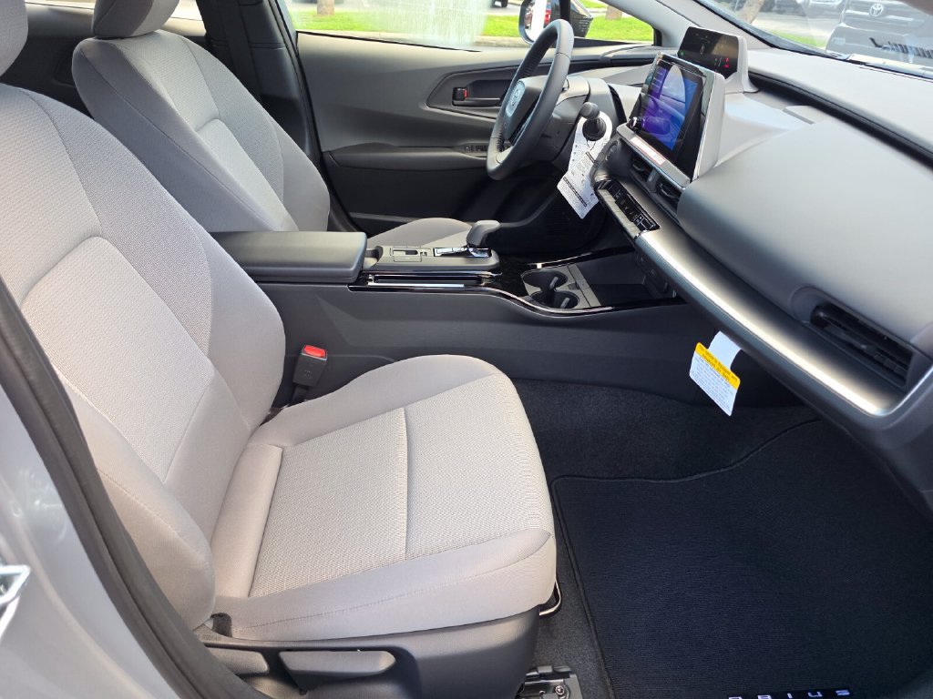 New 2027 Toyota Prius LE FWD image 14