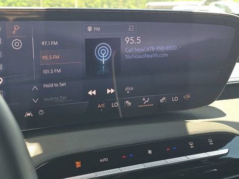 Used 2025 Buick Enclave Sport Touring w/ Power Package FWD image 33