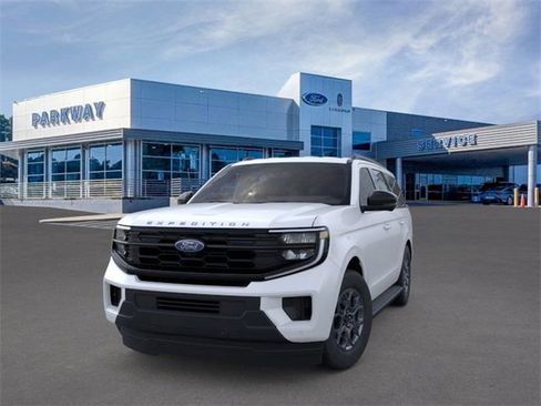 New 2026 Ford Expedition Active image 2