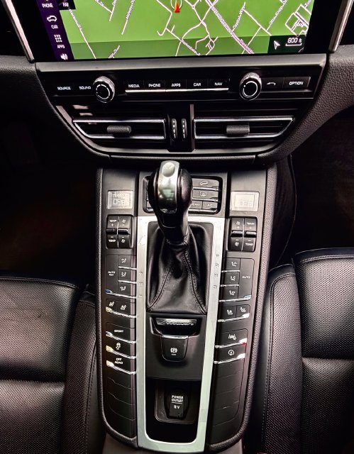Used 2023 Porsche Macan AWD/4WD image 25