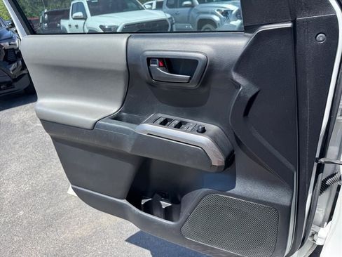 Used 2022 Toyota Tacoma SR5 AWD/4WD image 21