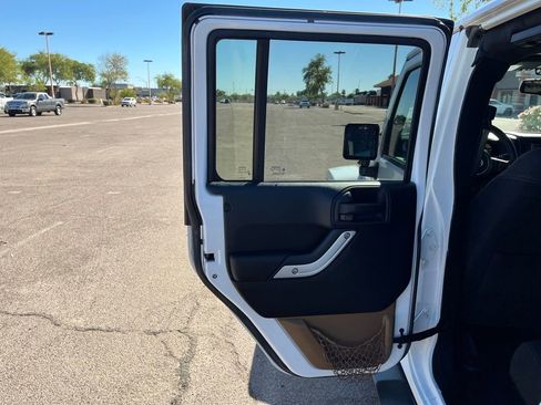 Used 2015 Jeep Wrangler Unlimited Sahara w/ Connectivity Group image 23