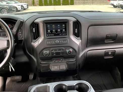 Used 2019 Chevrolet Silverado 1500 Custom w/ Custom Value Package AWD/4WD image 19