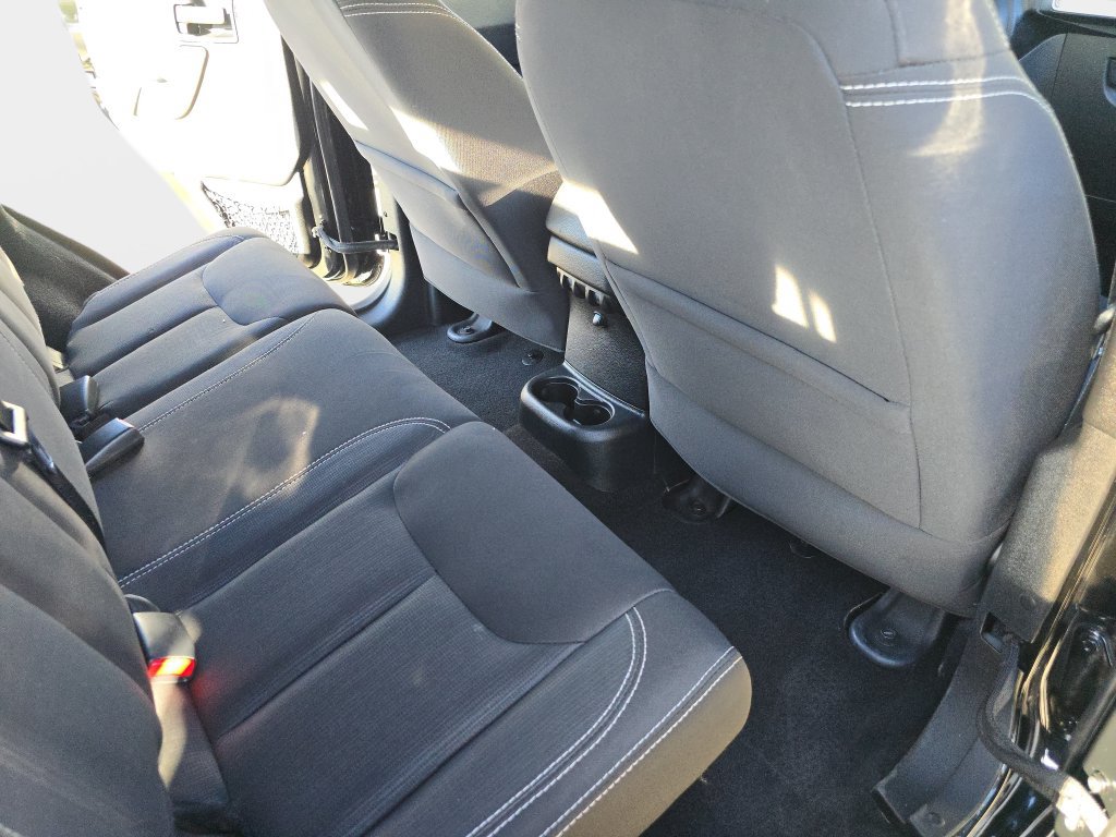Used 2015 Jeep Wrangler Unlimited Sahara w/ Connectivity Group AWD/4WD image 13