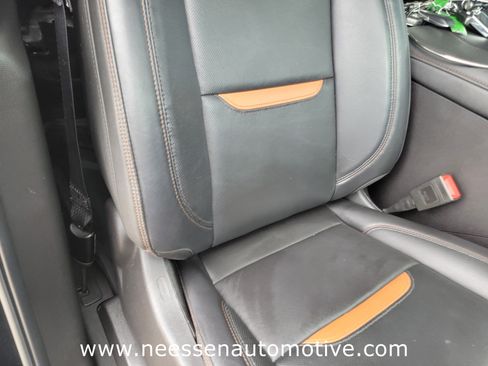 Used 2024 GMC Sierra 1500 AT4 w/ Technology Package AWD/4WD image 9