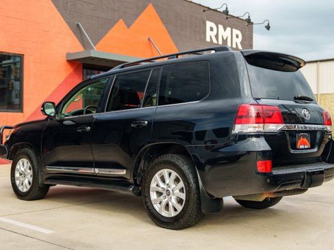 Used 2017 Toyota Land Cruiser image 7