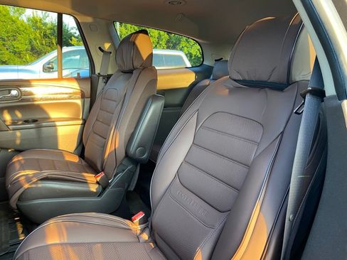 Used 2014 Buick Enclave Leather w/ Trailering Provision Package FWD image 12