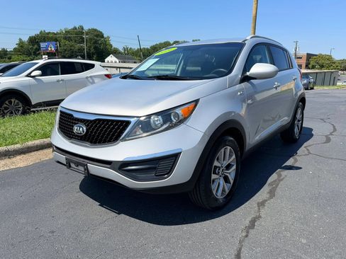 Used 2016 Kia Sportage LX w/ LX Popular Package AWD/4WD image 3