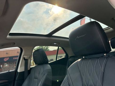 Used 2023 Buick Envision Avenir AWD/4WD image 30