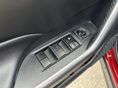 Used 2021 Toyota RAV4 LE image 12